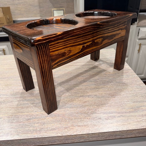 Elegant Wooden Pet Feeder